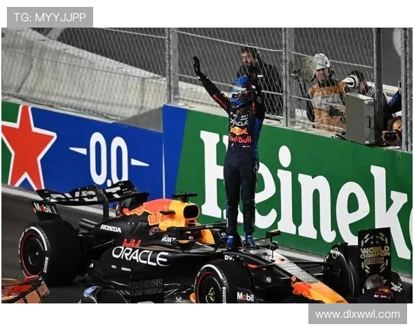 F1赛事激烈竞争继续 马克斯韦斯塔潘力压群雄成功卫冕年度总冠军 F1赛事激烈竞争继续 马克斯韦斯塔潘力压群雄成功卫冕年度总冠军