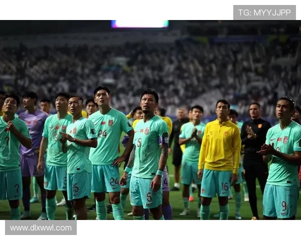 中国足球队备战亚洲杯新策略全解析,主帅强调团队协作与攻防平衡 中国足球队备战亚洲杯新策略全解析,主帅强调团队协作与攻防平衡