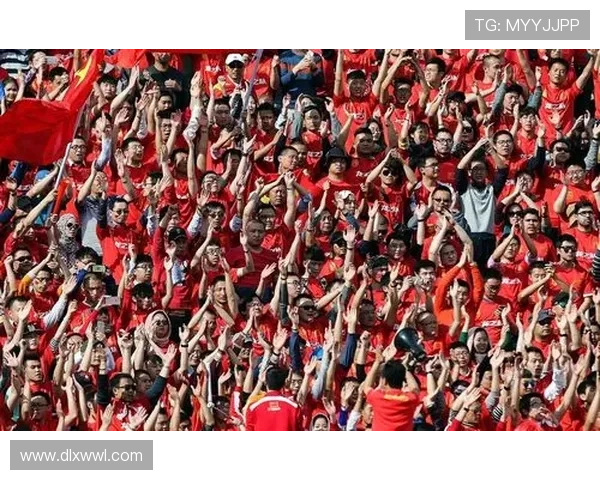 国足逆转取胜激战全场展现团队力量掀起全国球迷热血狂潮 国足逆转取胜激战全场展现团队力量掀起全国球迷热血狂潮