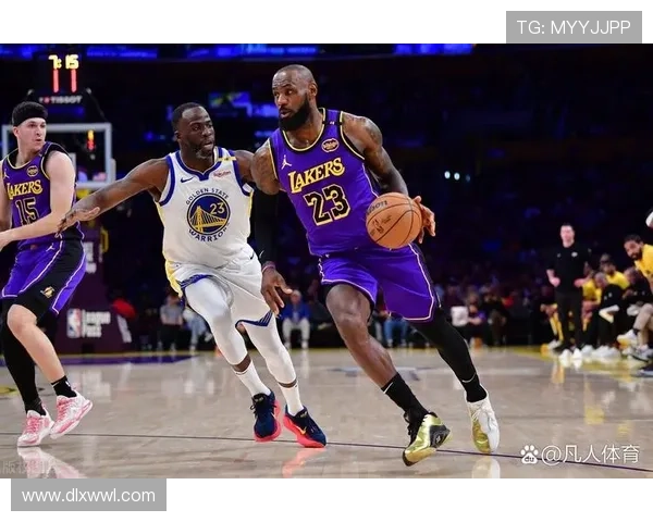 NBA最新动态:詹姆斯领衔湖人迎战勇士 新赛季看点全面解析