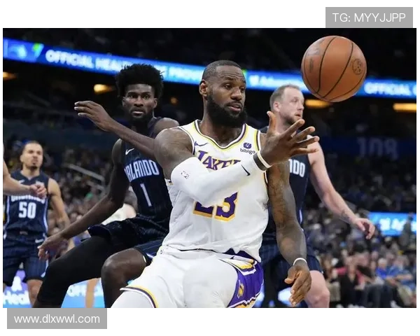 NBA新赛季焦点战连发球星交易动向引爆联盟格局变化与争冠前景