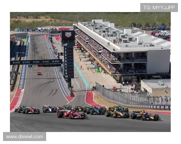 诺里斯绝杀维斯塔潘 终结红牛垄断斩获首座F1世界冠军